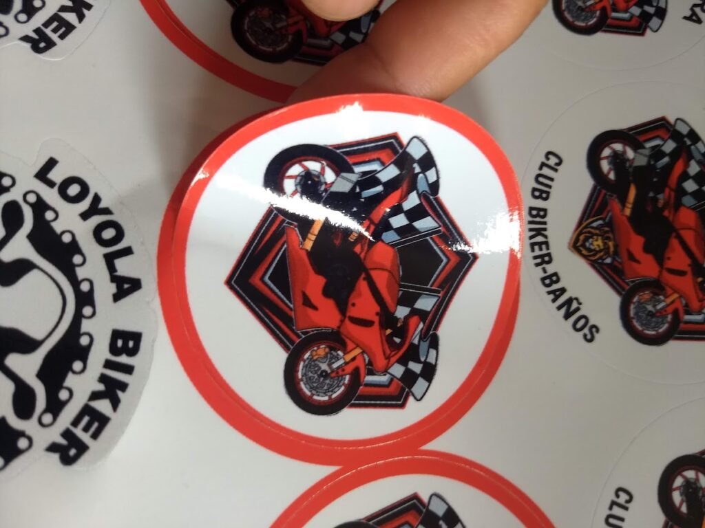 Etiquetas adhesivas troqueladas personalizadas