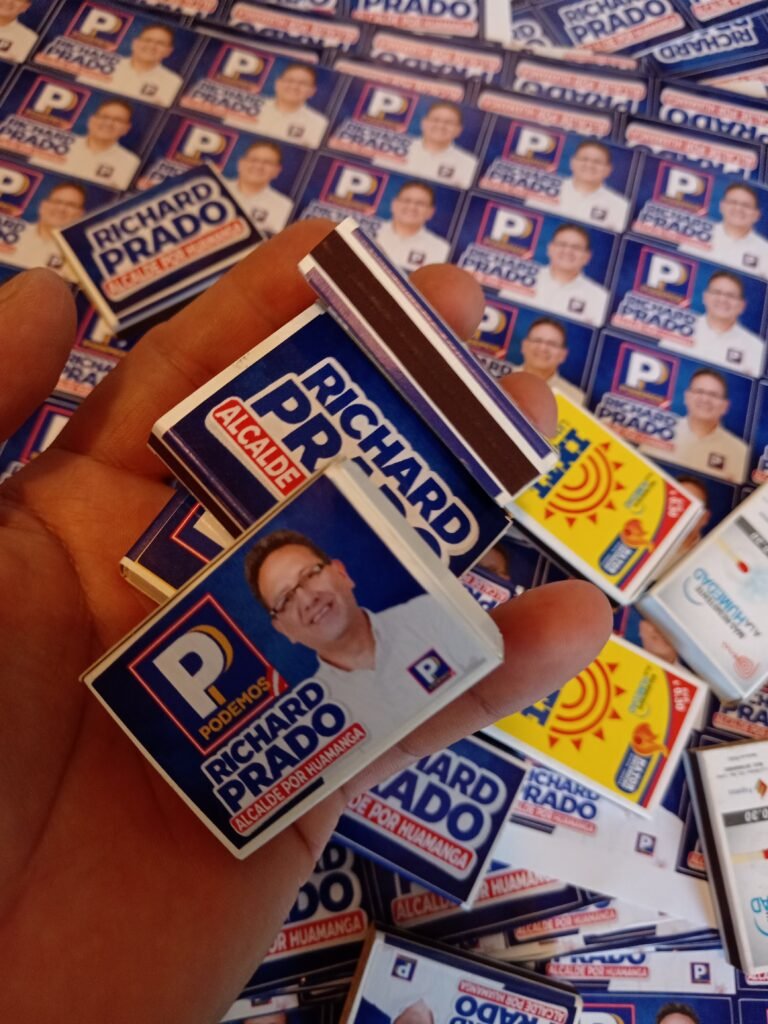 Stickers para fósforos personalizados con impresión profesional para campañas promocionales.